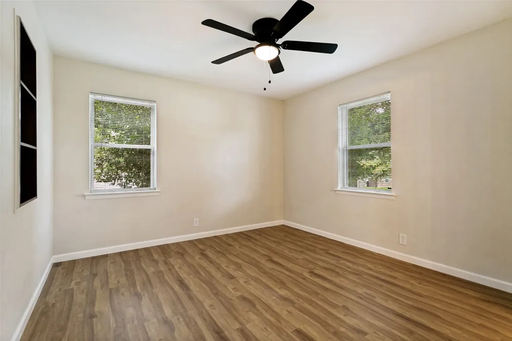 904 Bryan Drive Bedford, TX 76022