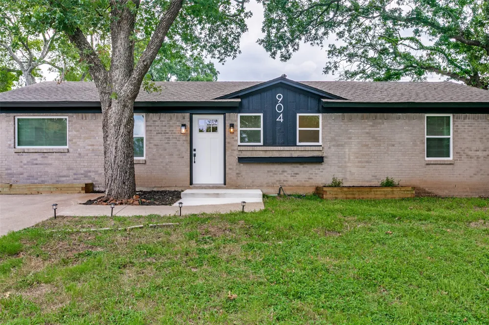 904 Bryan Drive Bedford, TX 76022