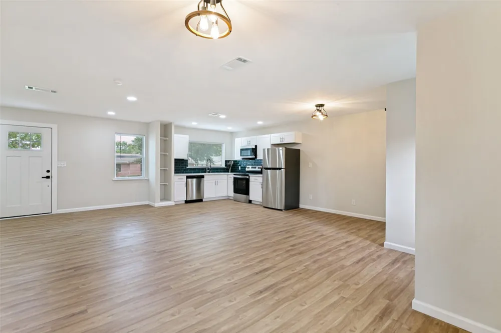 904 Bryan Drive Bedford, TX 76022