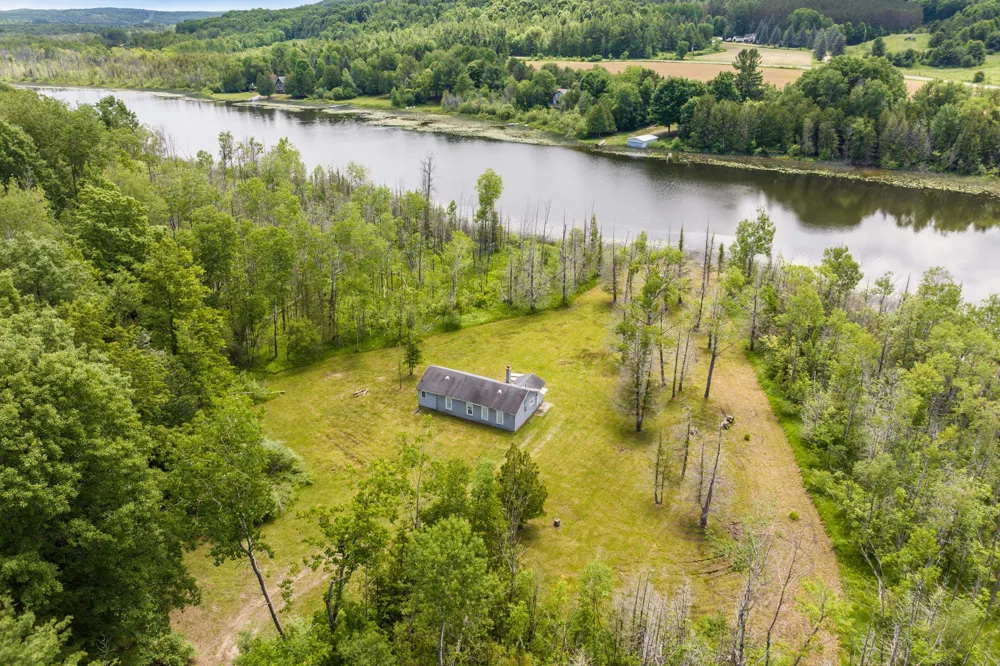 6263 East Jordan Road Banks Township, MI 49729