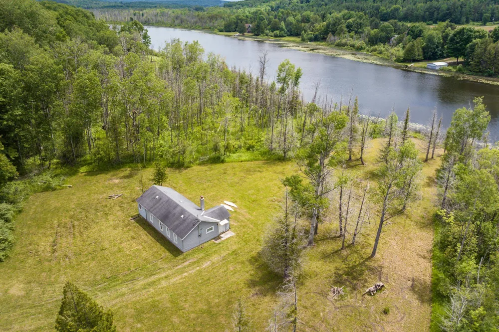 6263 East Jordan Road Banks Township, MI 49729