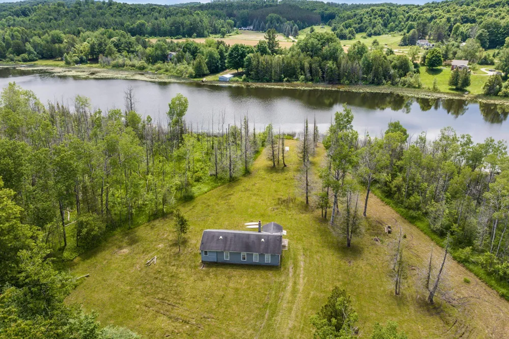 6263 East Jordan Road Banks Township, MI 49729