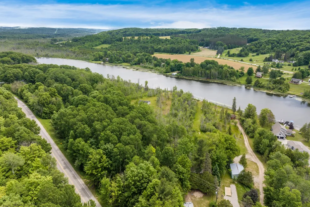 6263 East Jordan Road Banks Township, MI 49729