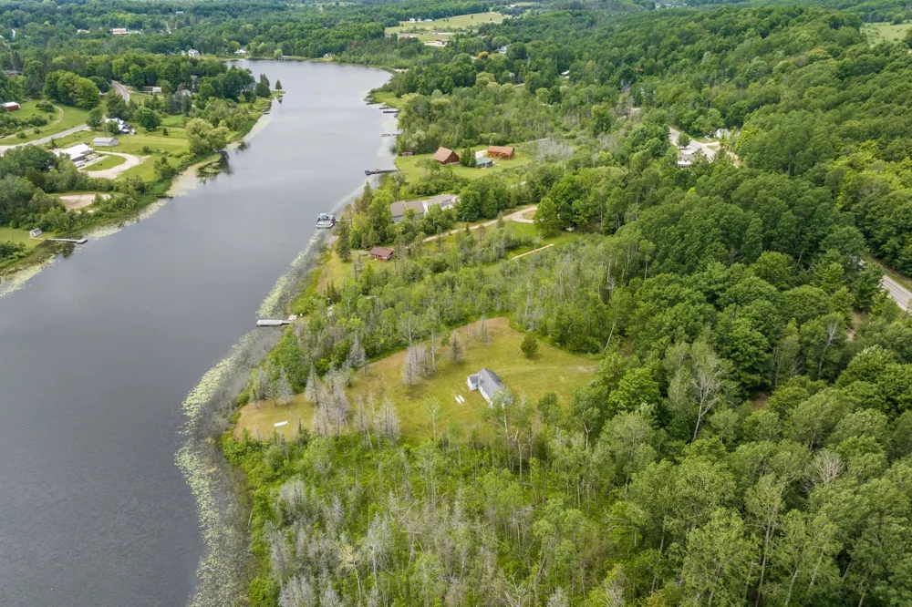 6263 East Jordan Road Banks Township, MI 49729
