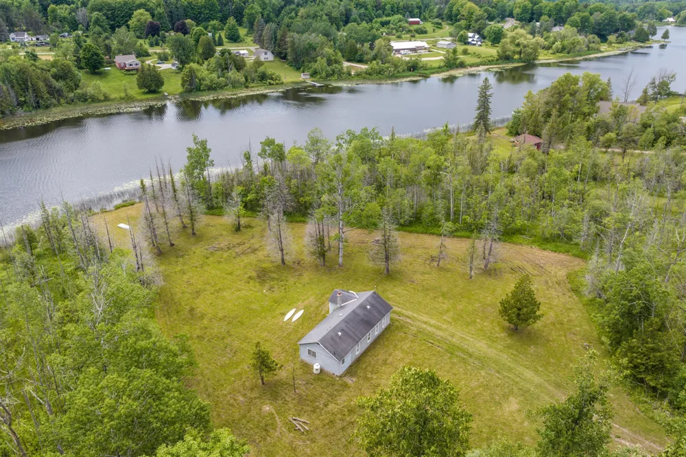 6263 East Jordan Road Banks Township, MI 49729