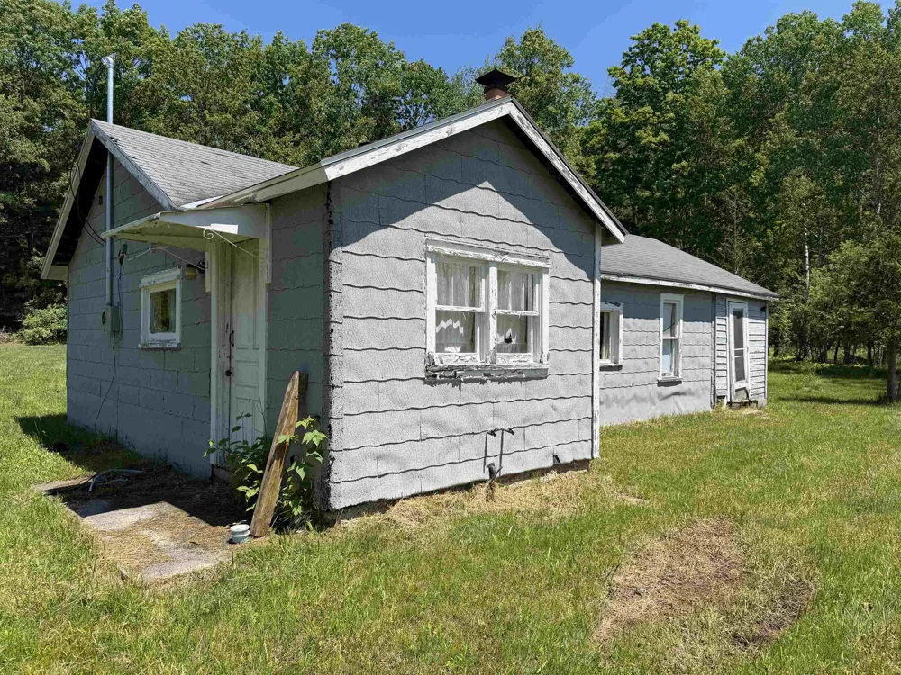6263 East Jordan Road Banks Township, MI 49729