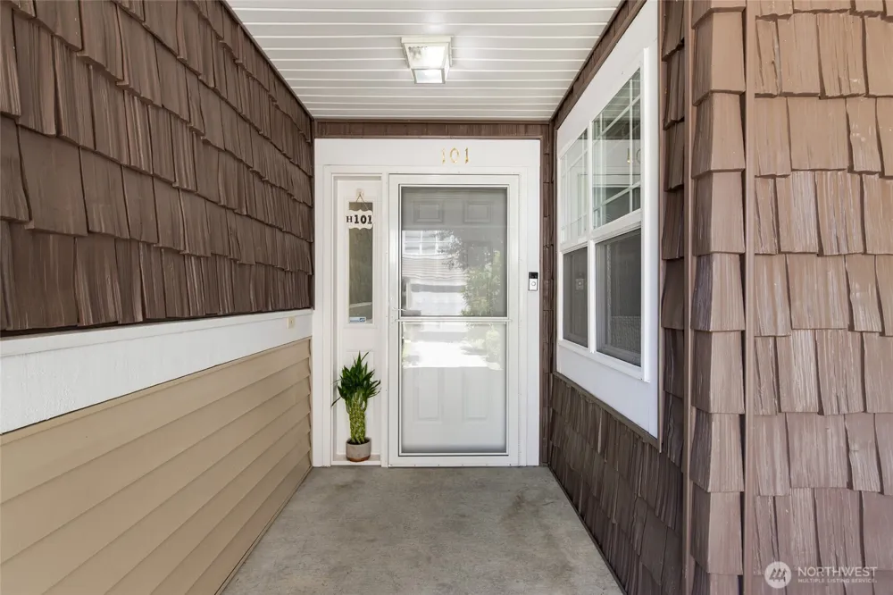 424 228th Street SW #H101 Bothell, WA 98021