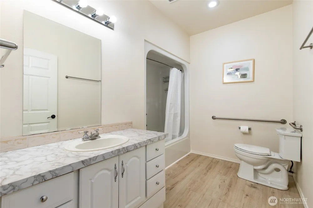 424 228th Street SW #H101 Bothell, WA 98021
