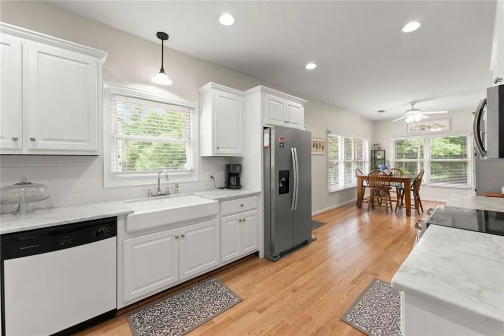 1020 Easy Street Toccoa, GA 30577