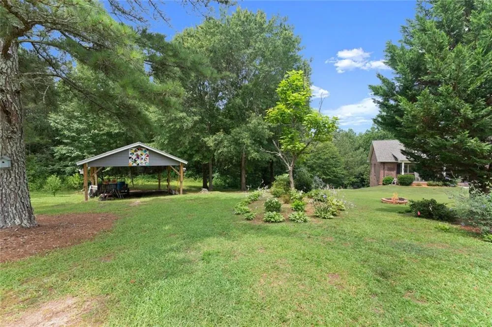 1020 Easy Street Toccoa, GA 30577