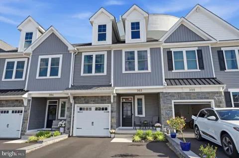 302 FOXTAIL LANE