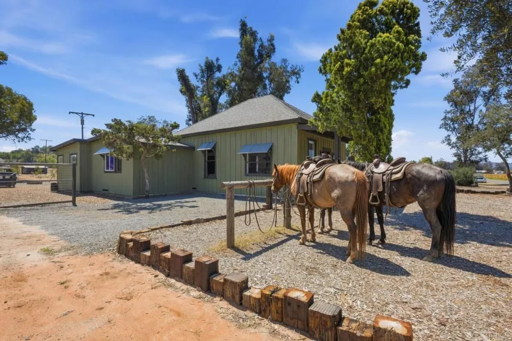 1077 Montecito Way Ramona, CA 92065