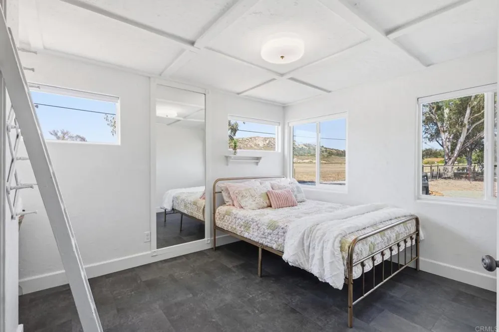 1077 Montecito Way Ramona, CA 92065
