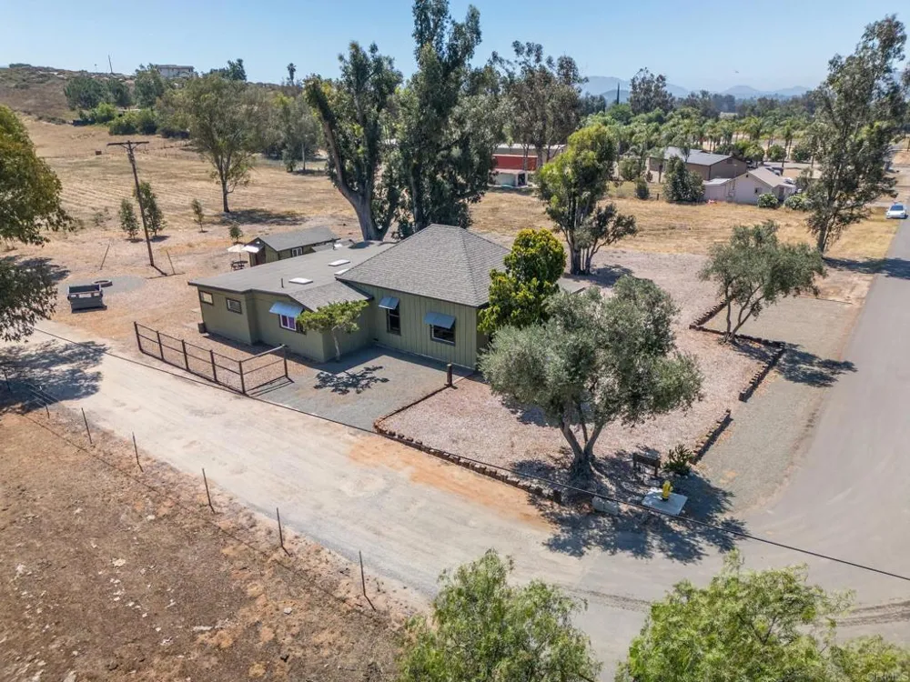 1077 Montecito Way Ramona, CA 92065