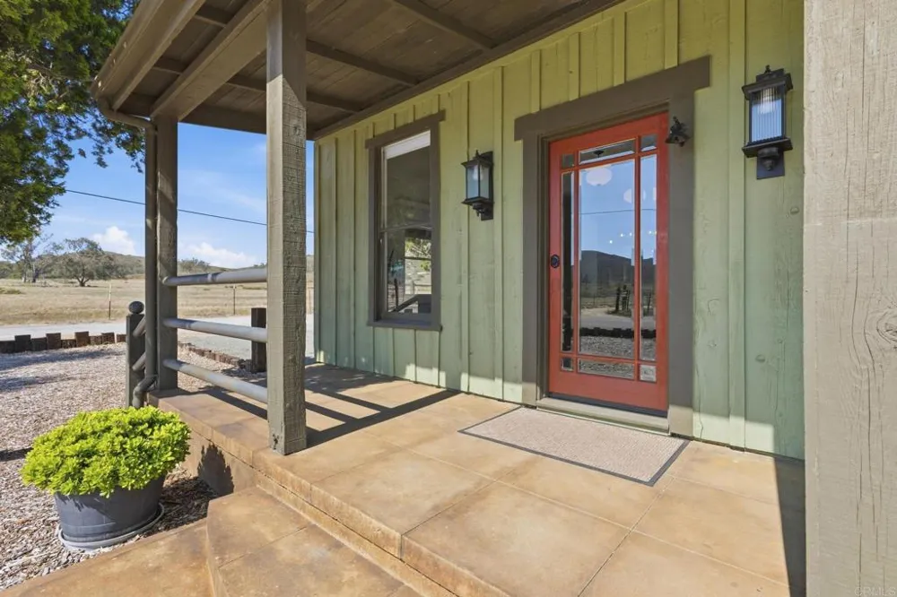 1077 Montecito Way Ramona, CA 92065