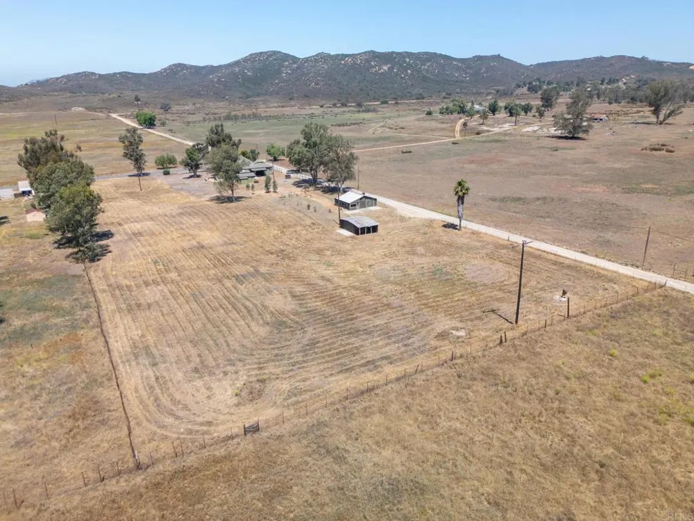 1077 Montecito Way Ramona, CA 92065