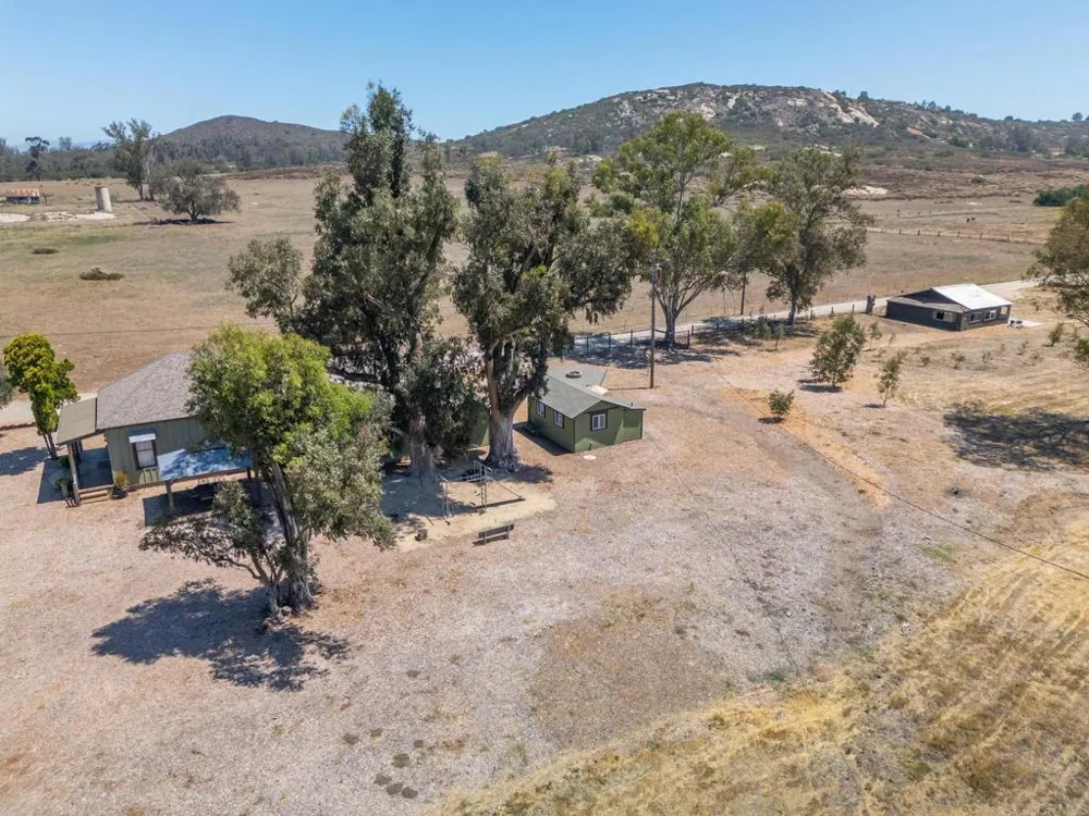 1077 Montecito Way Ramona, CA 92065