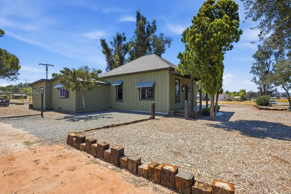 1077 Montecito Way Ramona, CA 92065