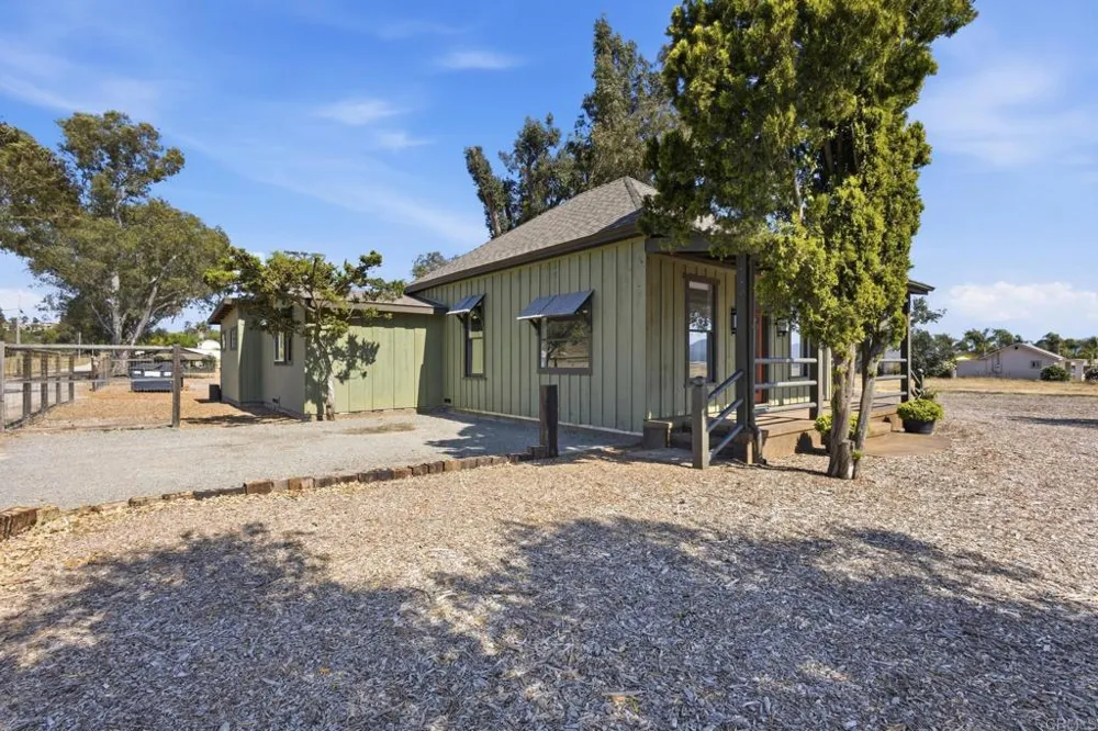1077 Montecito Way Ramona, CA 92065