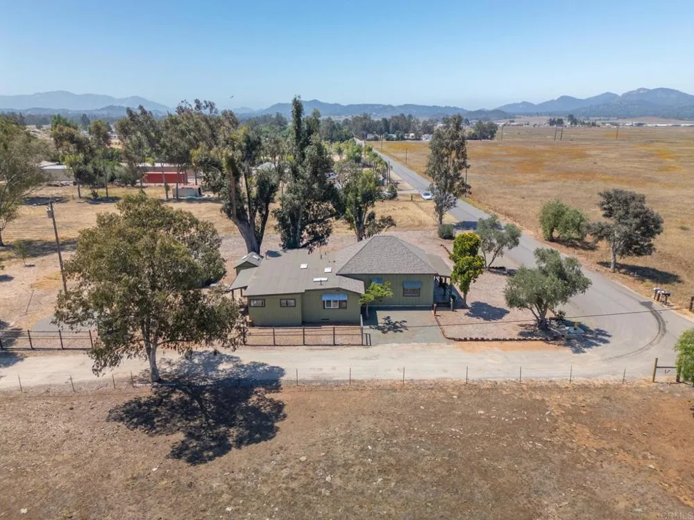 1077 Montecito Way Ramona, CA 92065