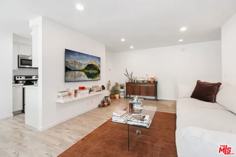525 Sycamore Avenue #301
