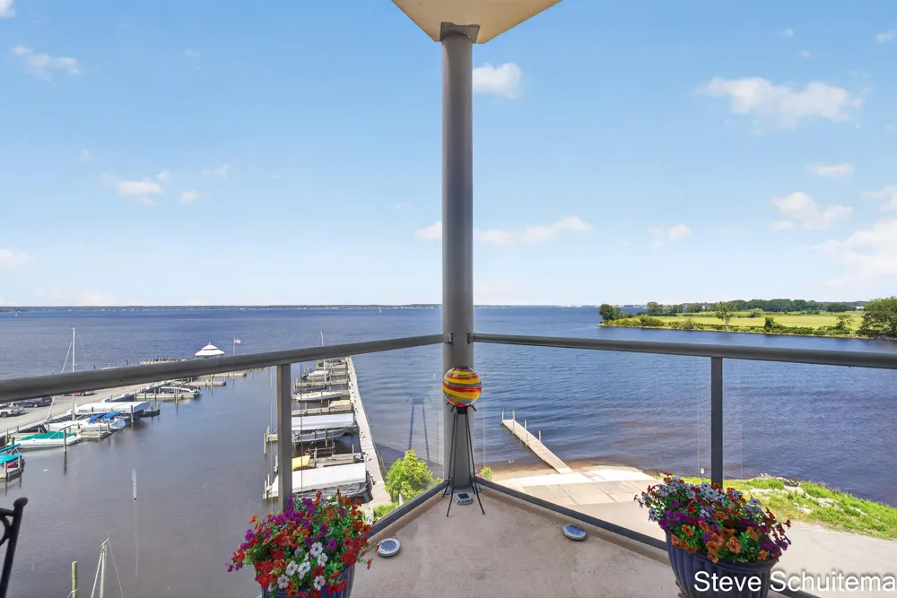 2964 Lakeshore Drive #E501 Muskegon City, MI 49441