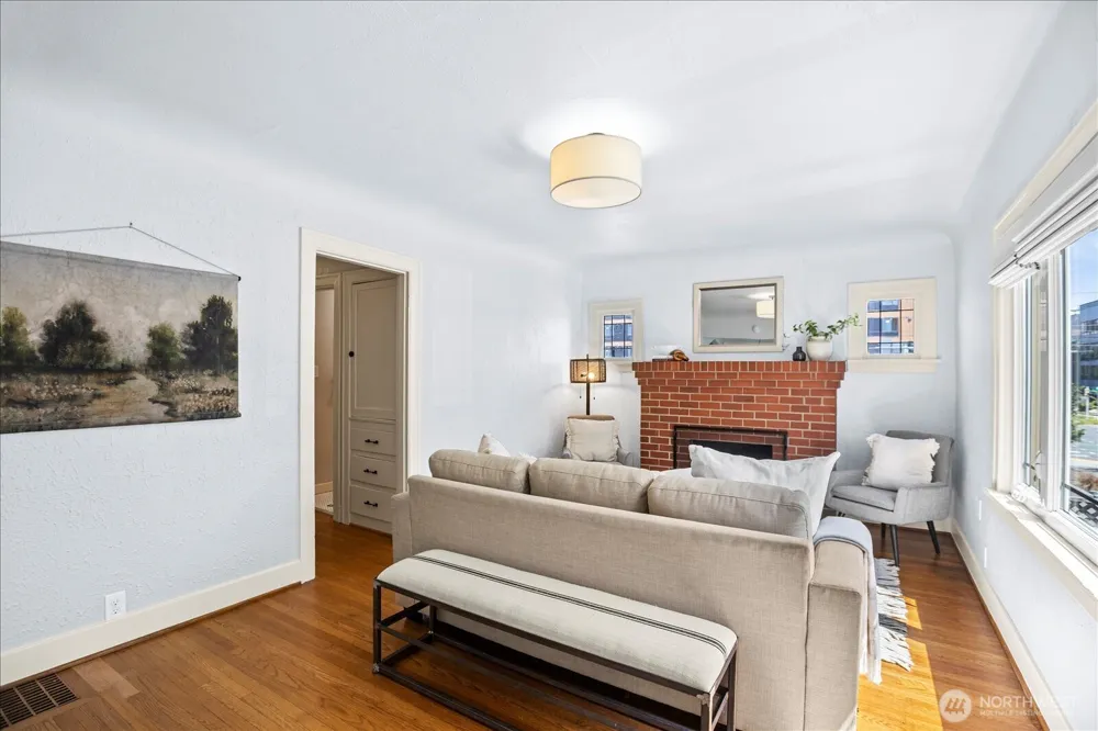 946 83rd Street Seattle, WA 98103
