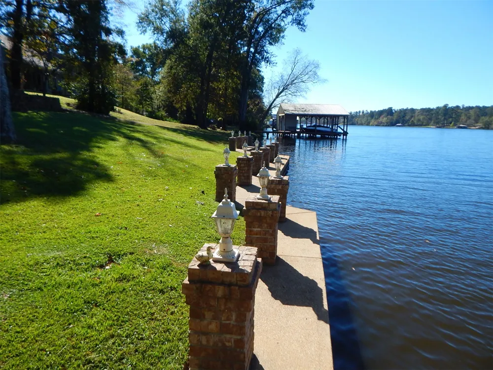 3073 EAST LAKE Gladewater, TX 75647