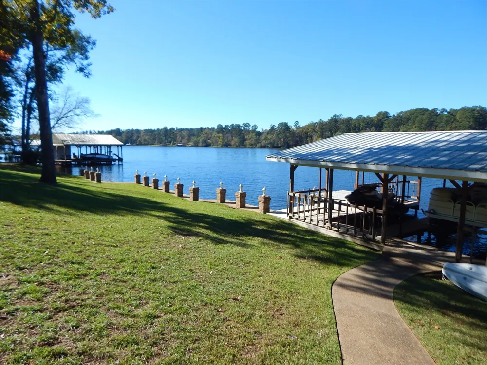 3073 EAST LAKE Gladewater, TX 75647