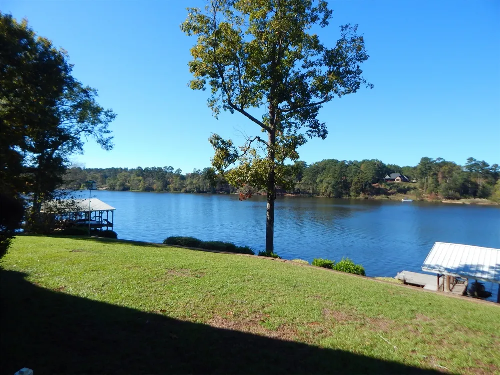 3073 EAST LAKE Gladewater, TX 75647