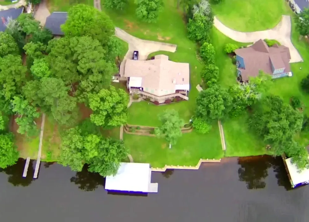 3073 EAST LAKE Gladewater, TX 75647