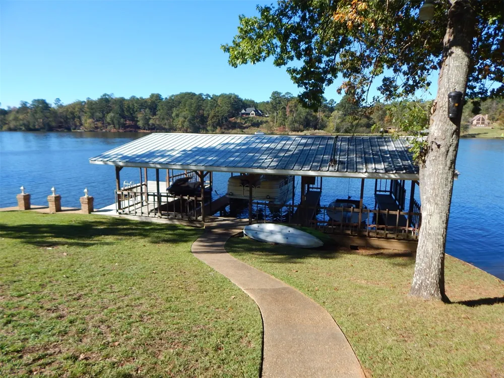 3073 EAST LAKE Gladewater, TX 75647