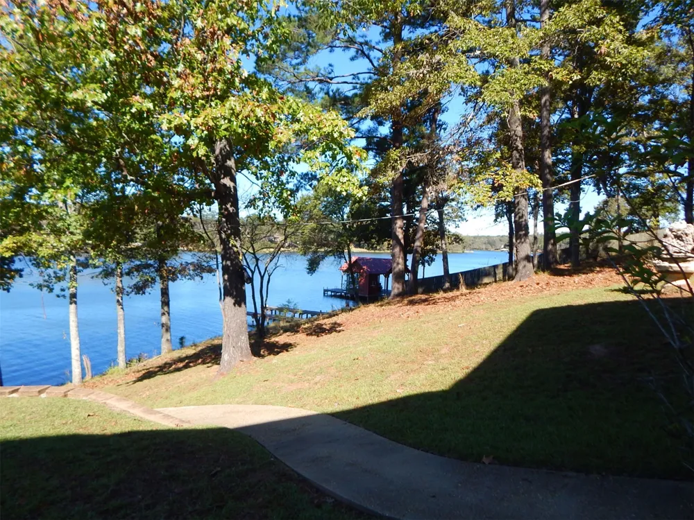 3073 EAST LAKE Gladewater, TX 75647