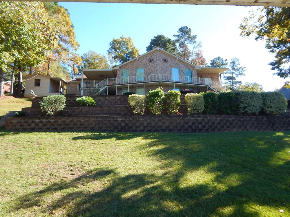 3073 EAST LAKE Gladewater, TX 75647