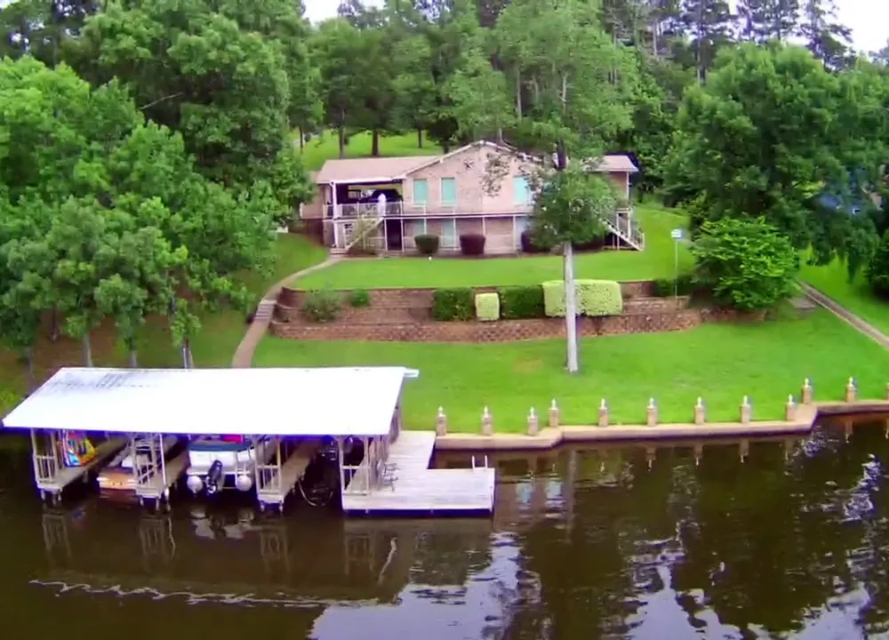 3073 EAST LAKE Gladewater, TX 75647