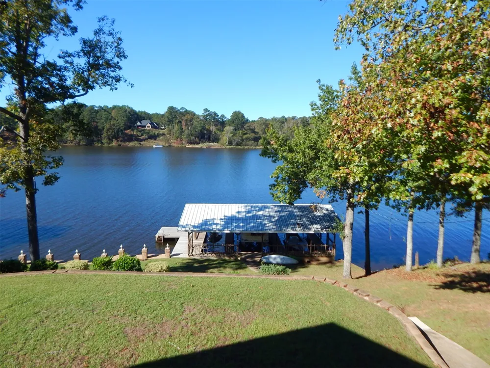 3073 EAST LAKE Gladewater, TX 75647