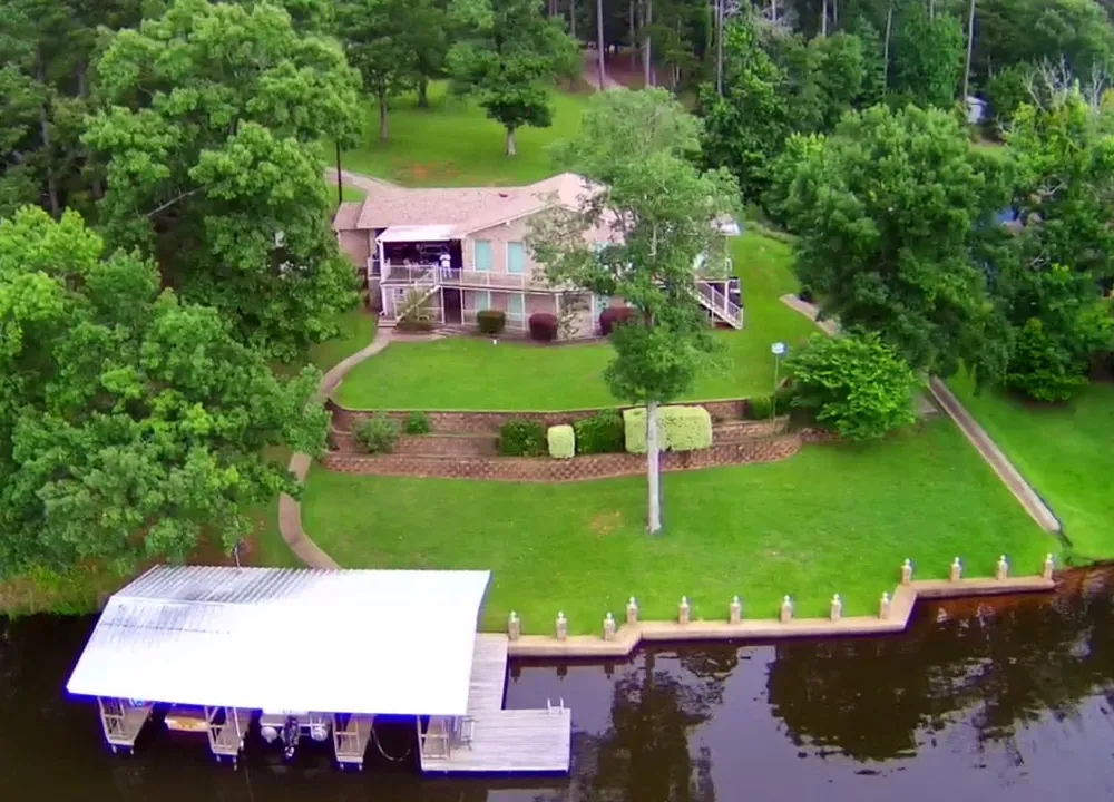 3073 EAST LAKE Gladewater, TX 75647