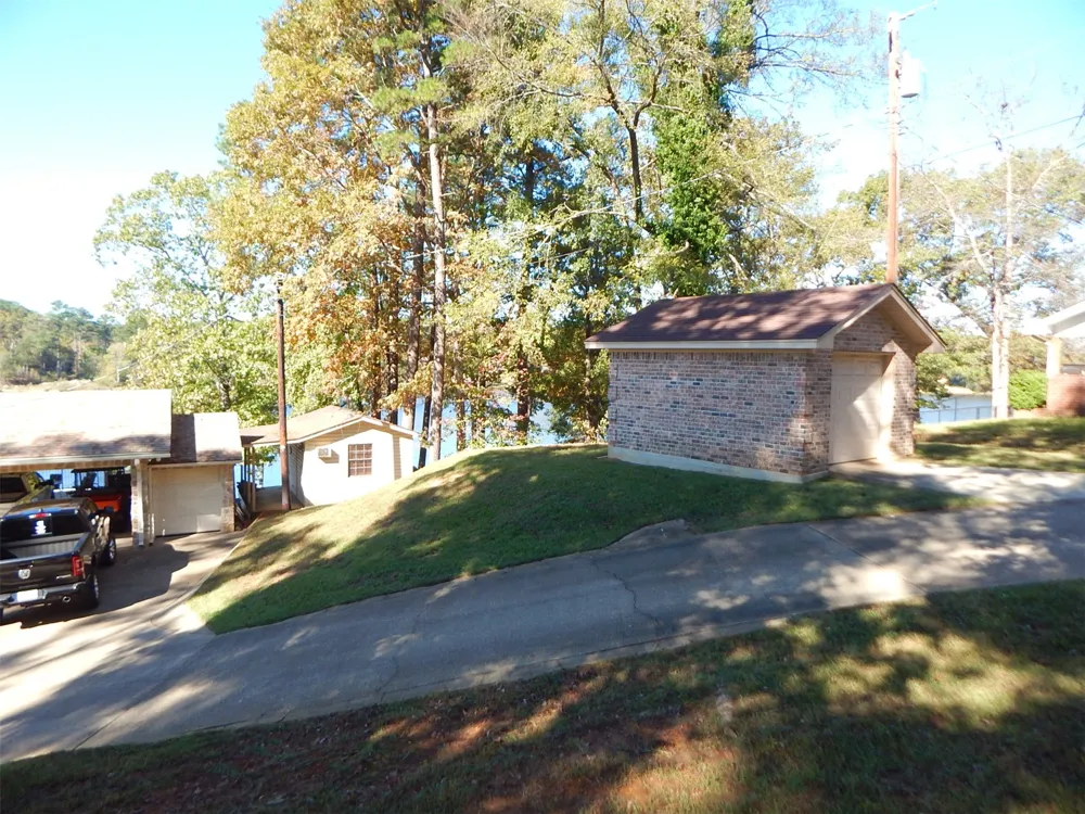 3073 EAST LAKE Gladewater, TX 75647