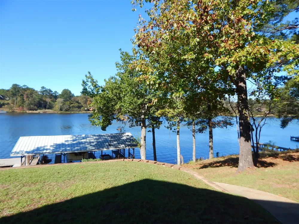 3073 EAST LAKE Gladewater, TX 75647