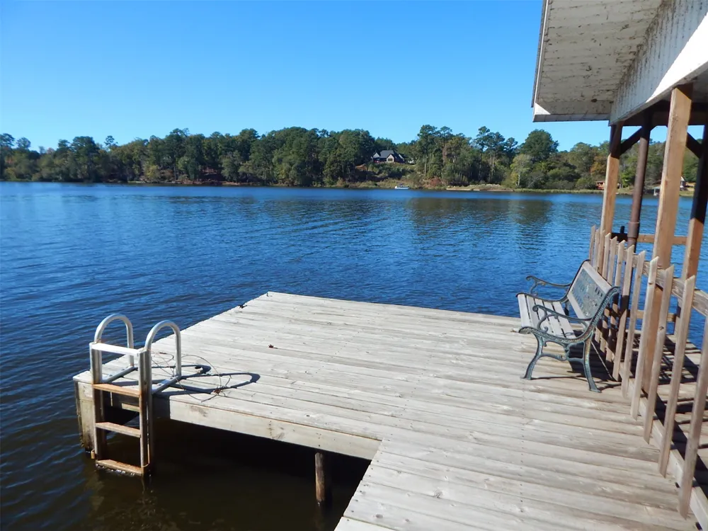 3073 EAST LAKE Gladewater, TX 75647