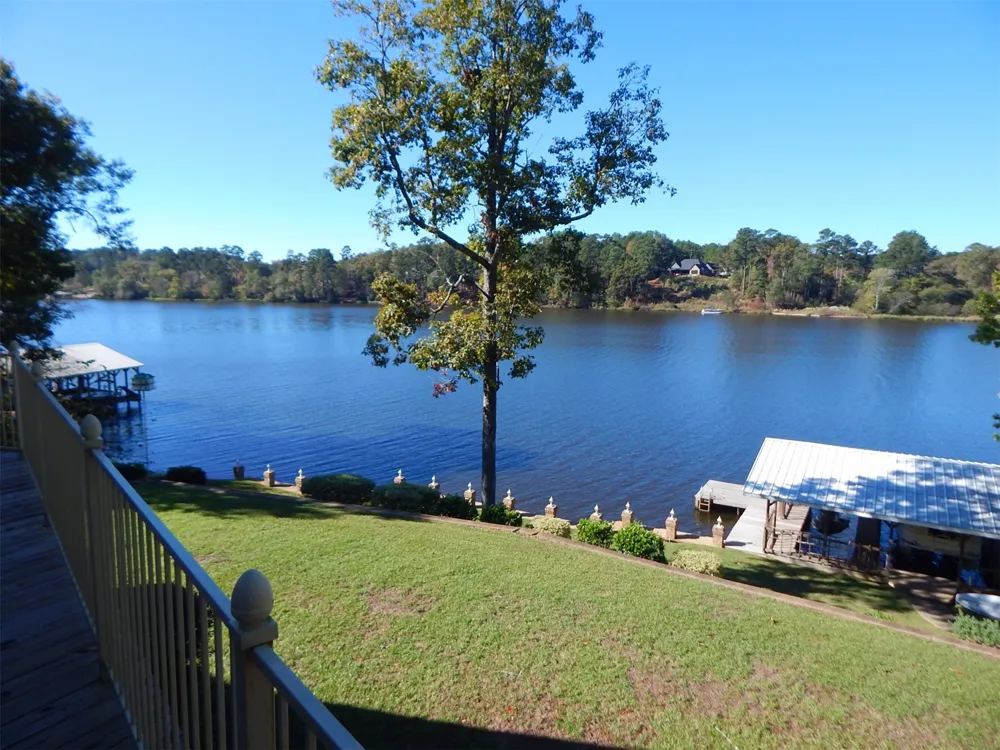 3073 EAST LAKE Gladewater, TX 75647