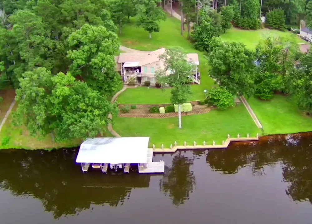 3073 EAST LAKE Gladewater, TX 75647