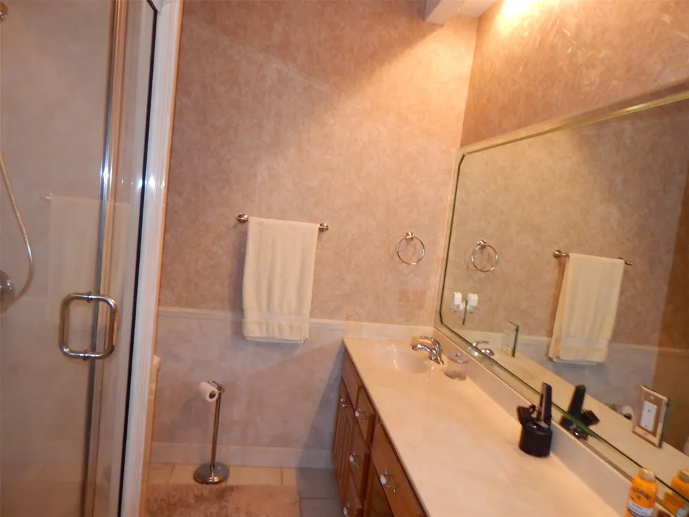 3073 EAST LAKE Gladewater, TX 75647