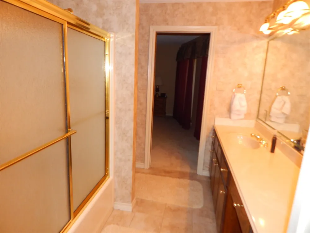 3073 EAST LAKE Gladewater, TX 75647