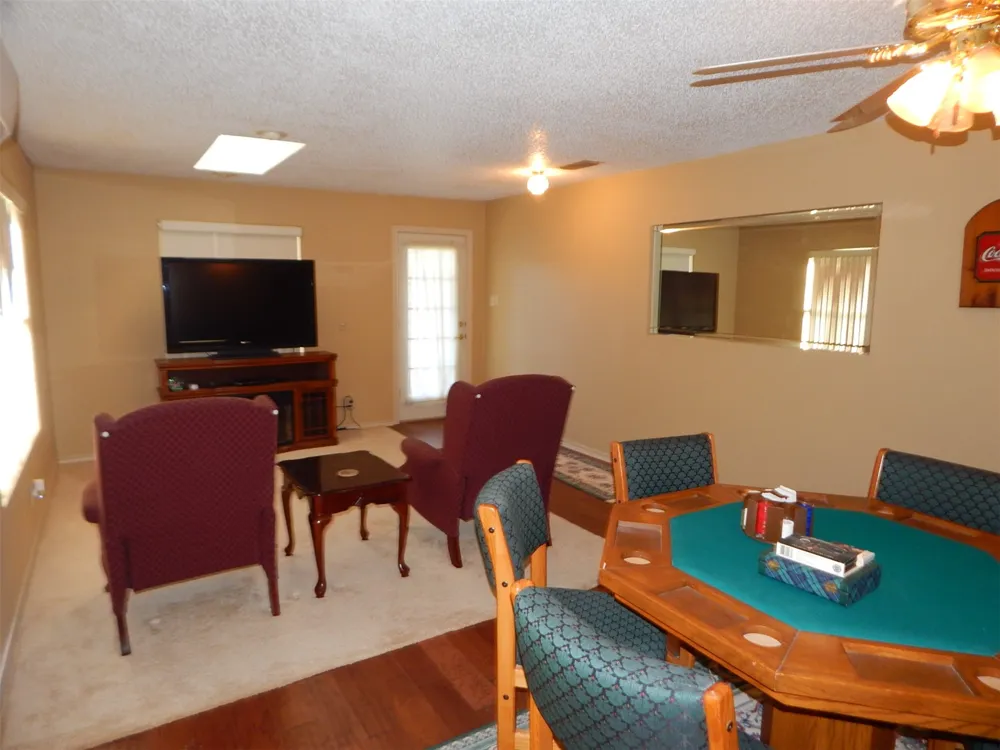 3073 EAST LAKE Gladewater, TX 75647
