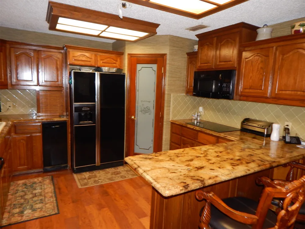 3073 EAST LAKE Gladewater, TX 75647