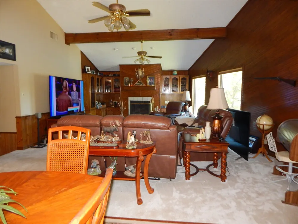 3073 EAST LAKE Gladewater, TX 75647