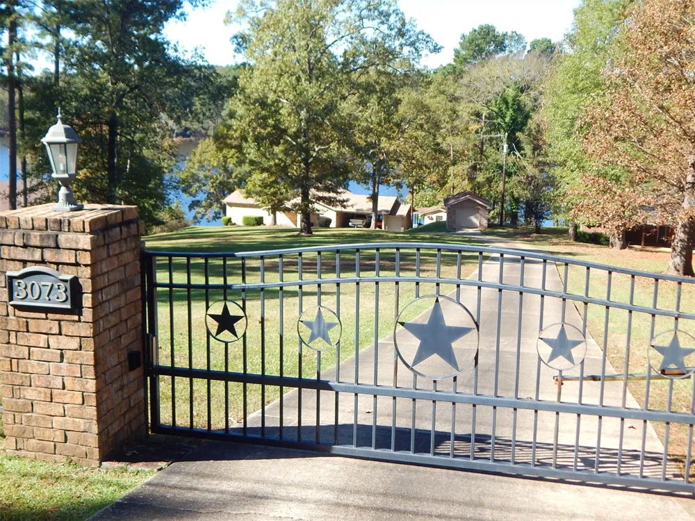 3073 EAST LAKE Gladewater, TX 75647