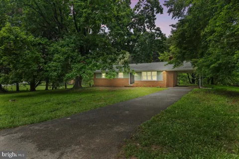 5423 EMERALD DRIVE