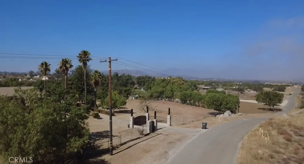 18365 Idaleona Perris, CA 92570